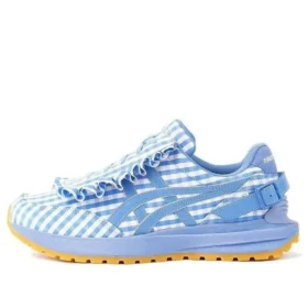 Asics x SHUSHU/TONG esittelee kengät ”Light Blue”
