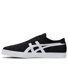 Classic CT Slip On ”Musta Valkoinen”