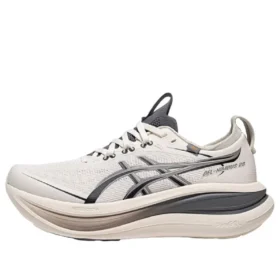 Gel-Nimbus 28 Go ”Cream Cement Grey”