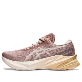 Novablast 3 ”Fawn Mineral Beige”